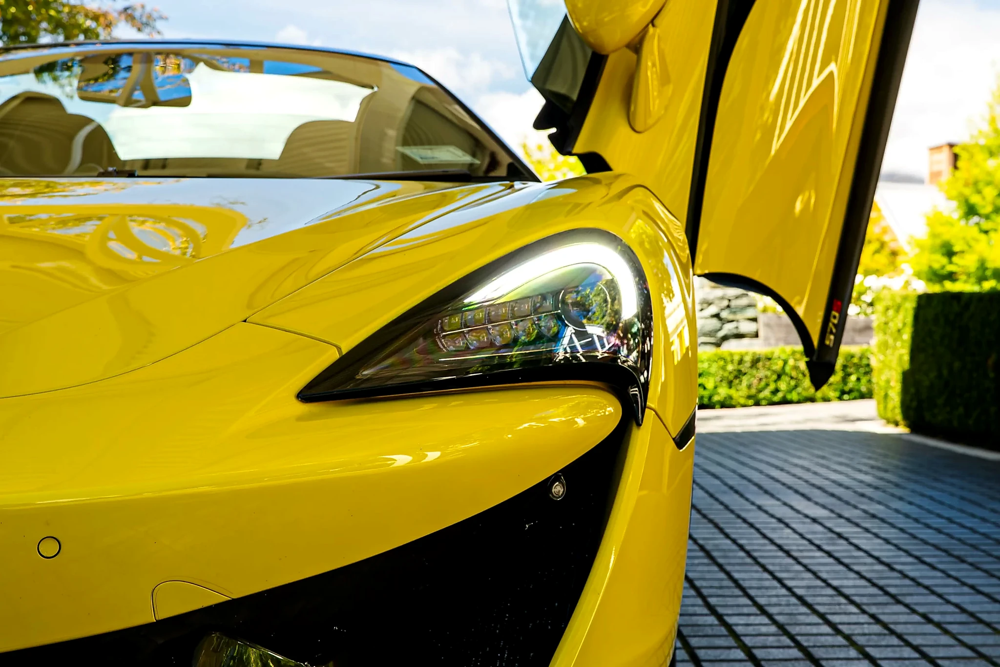 Performance car hire Queenstown - McLaren 570s